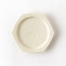 白瓷六角水鳥文５寸皿